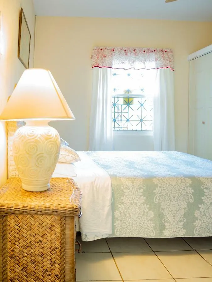 Iron Shore Guest House West Bay 0*,  Isole Cayman