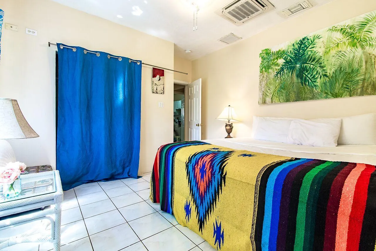 ווסט ביי Iron Shore Guest House