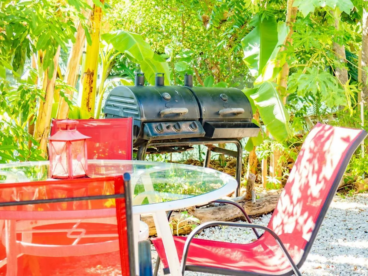 ווסט ביי Iron Shore Guest House איי קיימן