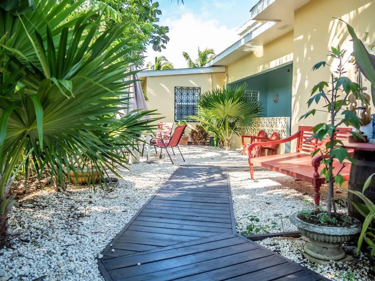 ווסט ביי Iron Shore Guest House ווסט ביי