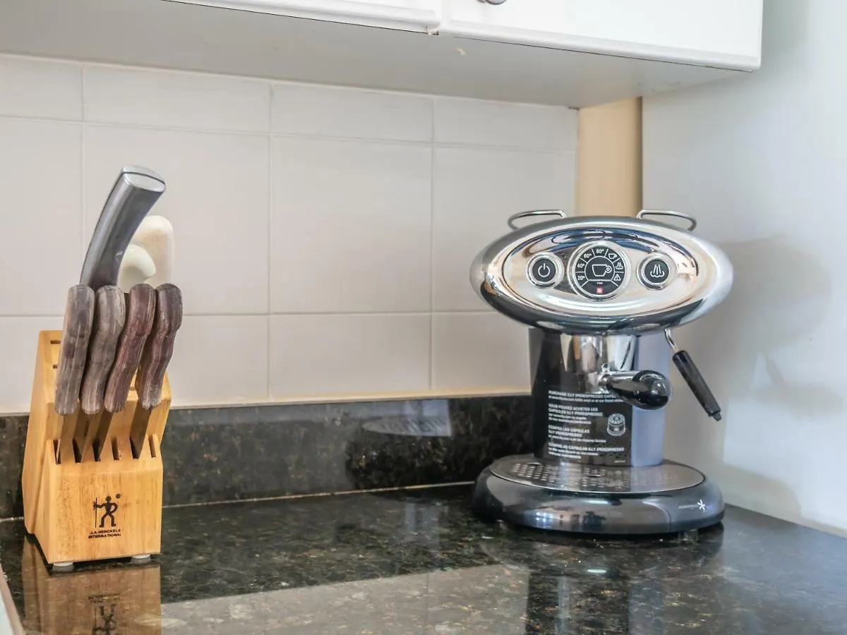 ווסט ביי Iron Shore Guest House  ווסט ביי