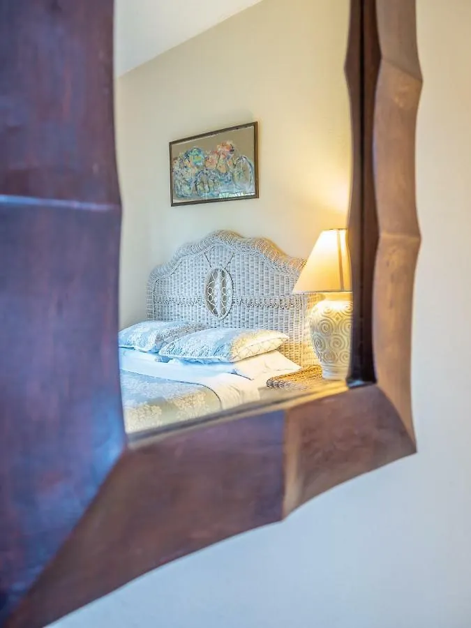 ווסט ביי Iron Shore Guest House